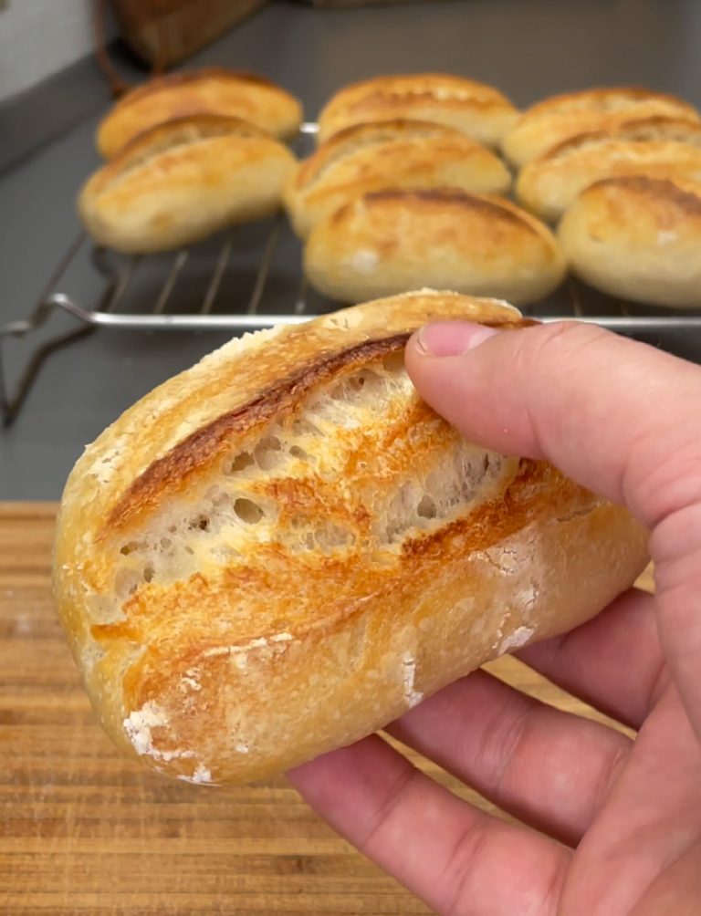 Sauerteigbrötchen