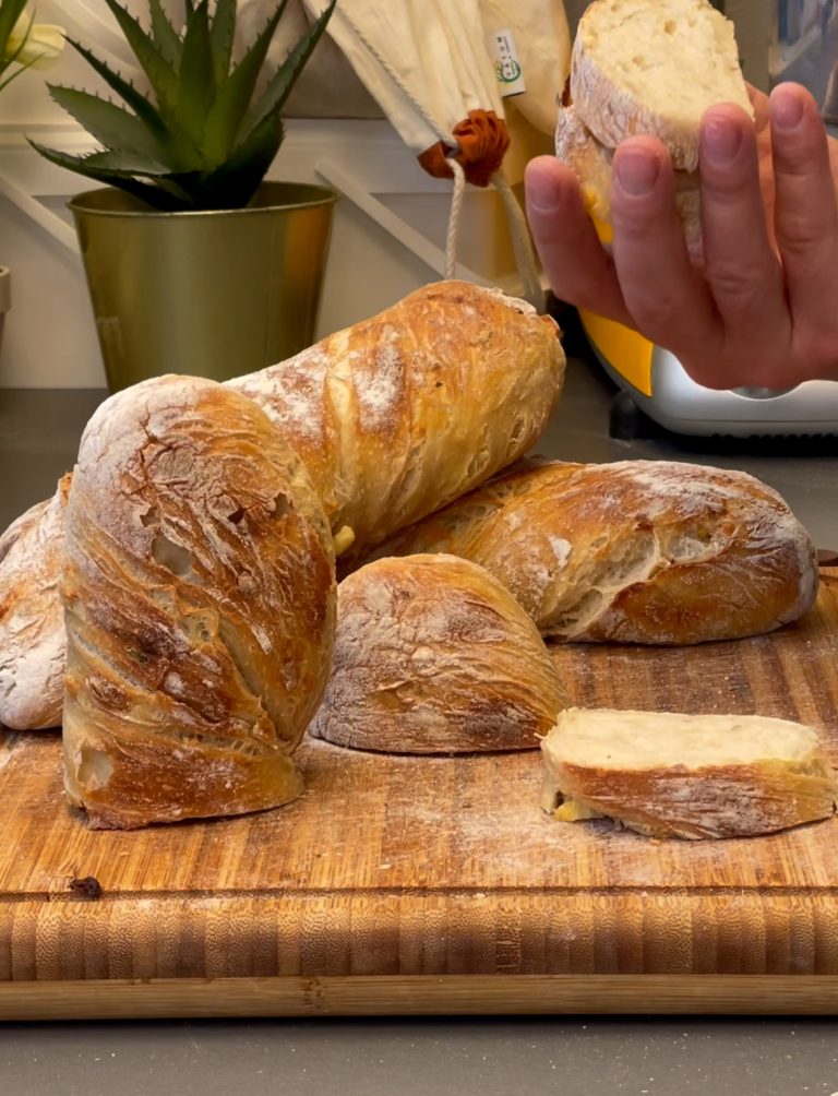 Knoblauch-Feta Wurzelbrot