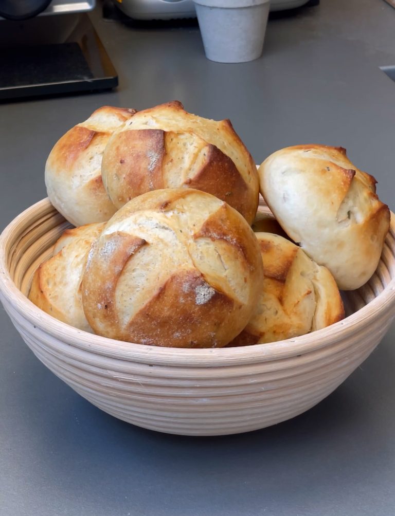 Camembert Rosmarin Brötchen