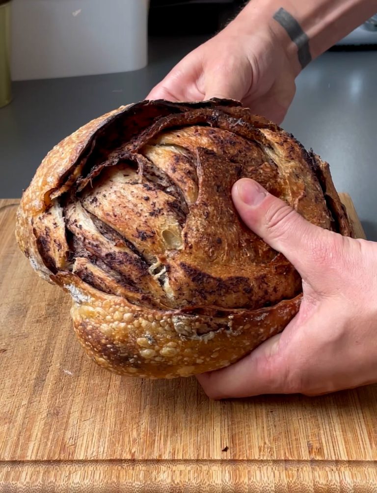 Oliven Sauerteigbrot mit Ruchmehl