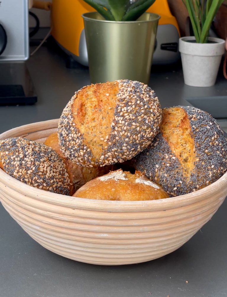 Frühlingsbrötchen Dinkel-Karotte