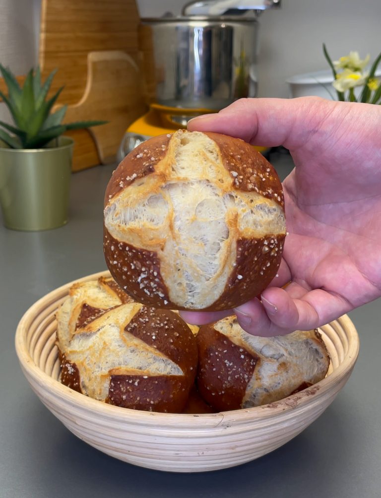 Schnelle Laugenbrötchen
